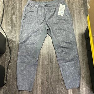 Men’s lululemon license to train pants